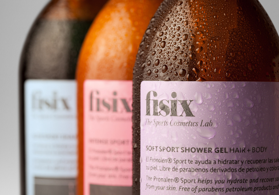 Packaging designed by Mucho for sports shower range Fisix