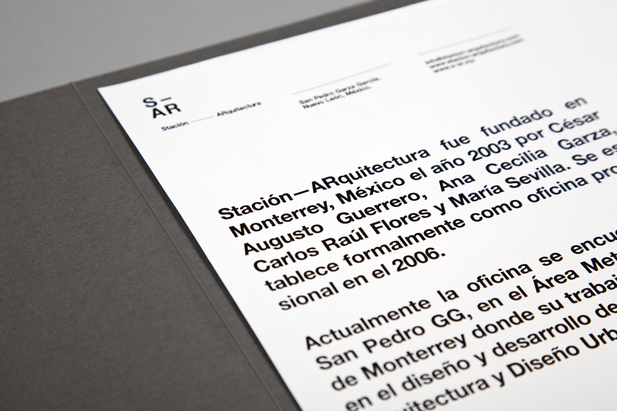 Logo, letterhead and folder designed by Savvy for architecture and urban design firm Stación-ARquitectura