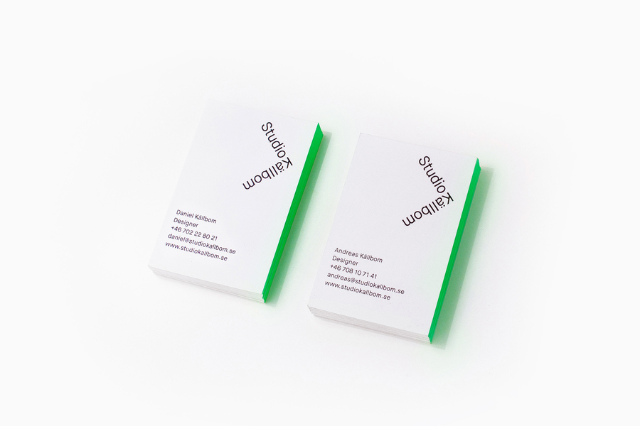 Logo and business card with green edge painted detail designed by Bedow for digital experience Studio Källbom
