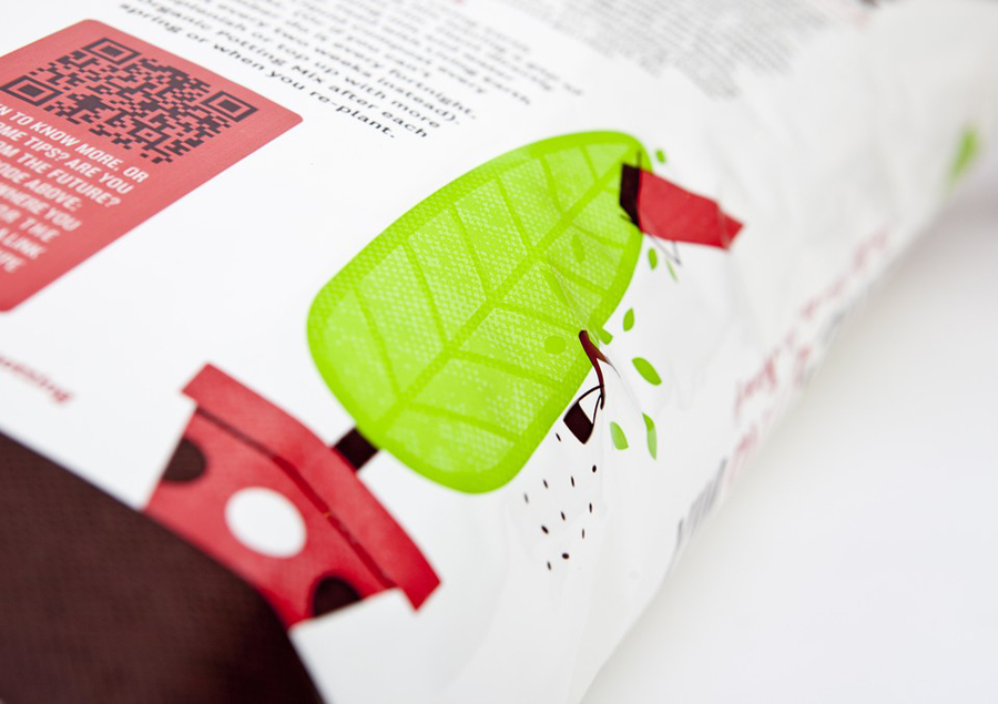 Packaging and illustration by Marx Design for organic compost Living Earth