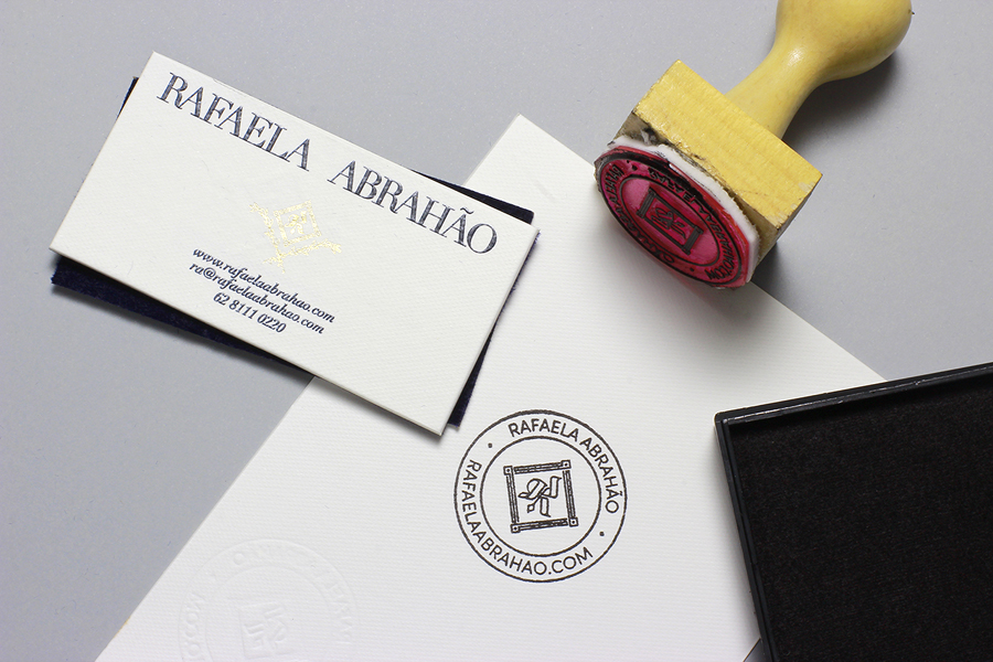 Logotype, monogram and duplex business card with gold foil detail designed by Br/Bauen for fashion blogger Rafaela Abrahão