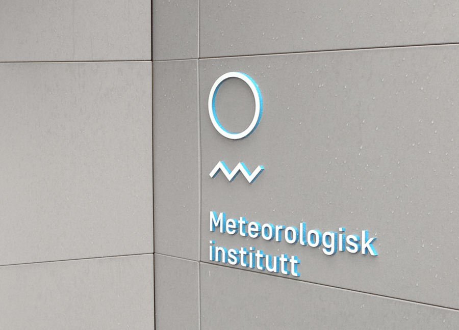 Logo and exterior signage designed by Neue for the Norwegian Meteorological Institute - Meteorologisk Institutt 