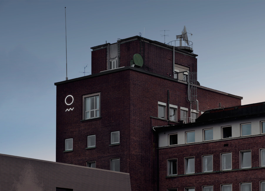 Logo and exterior signage designed by Neue for the Norwegian Meteorological Institute - Meteorologisk Institutt 