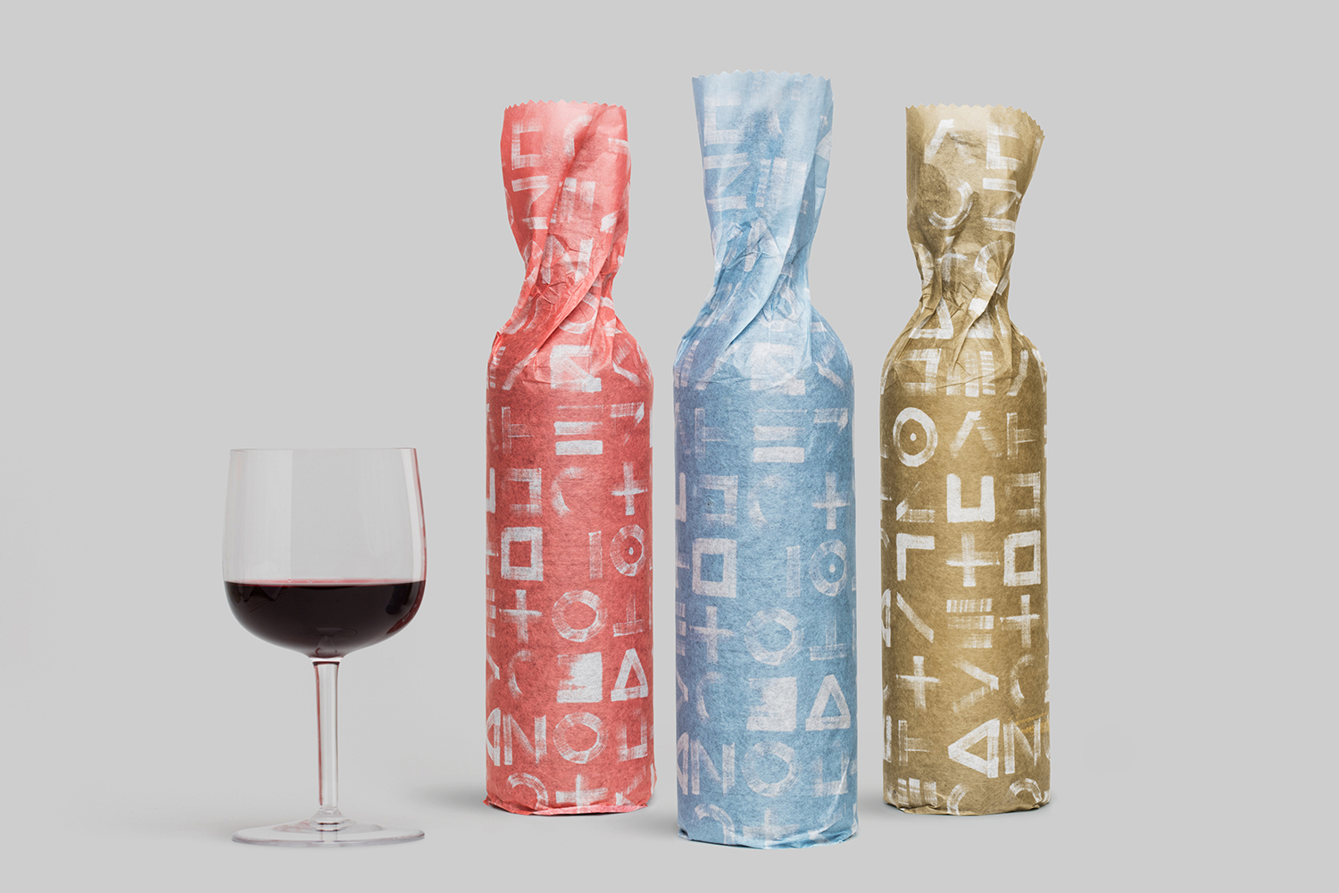 Brand identity and packaging by Mucho for Dutch online wine subscription service Sommos