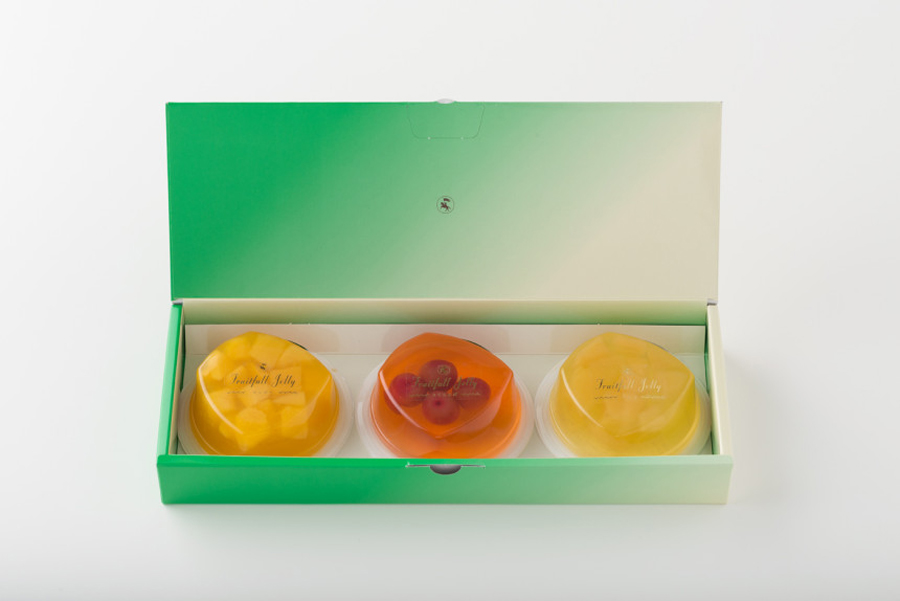 Summer gift set packaging for Antéoise designed by UMA