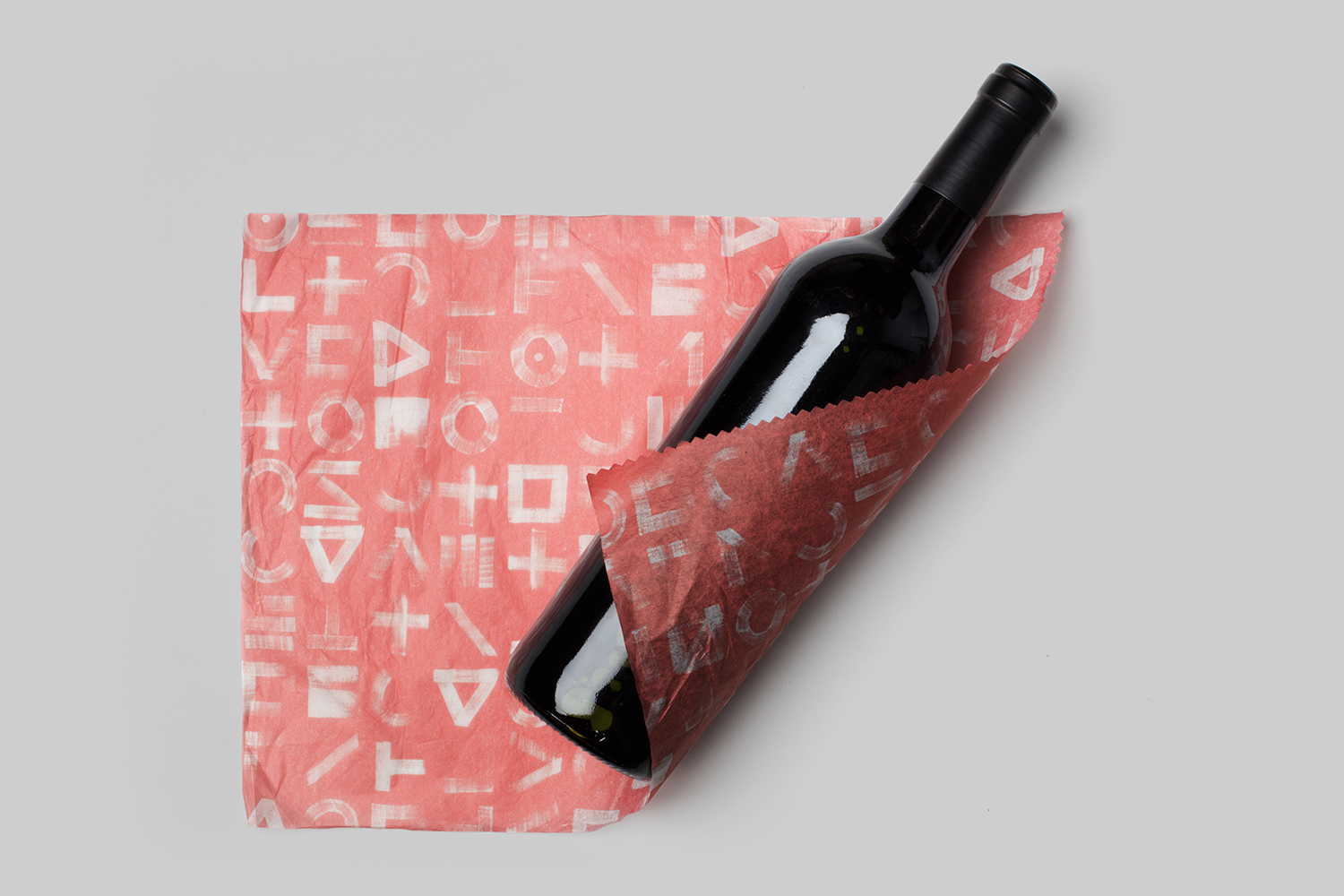 Brand identity and packaging by Mucho for Dutch online wine subscription service Sommos