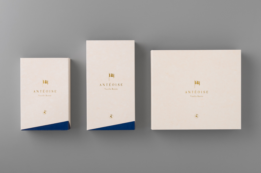 Packaging with gold foil detail for Japanese confectioner Anténor designed by UMA
