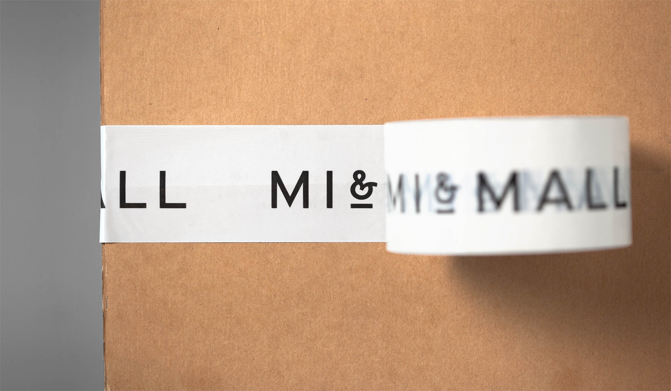 Logo and box tape design by Atipo for online fashion retailer Mi&Mall 