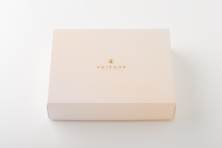 Summer gift set packaging for Antéoise designed by UMA