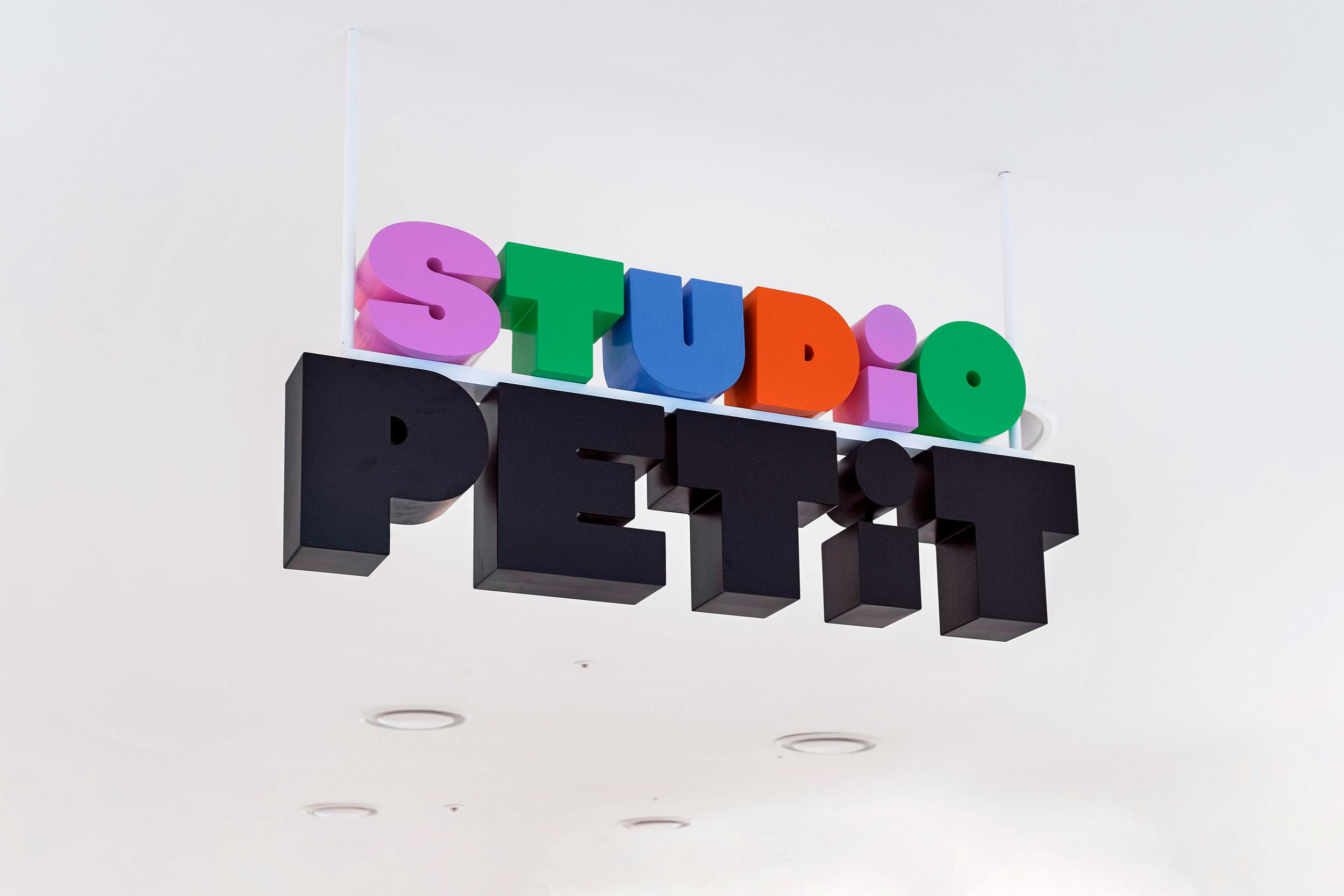Logotype and signage for toy department Petit Planet at South Korean department store Hyundai. Designed by Studio fnt.