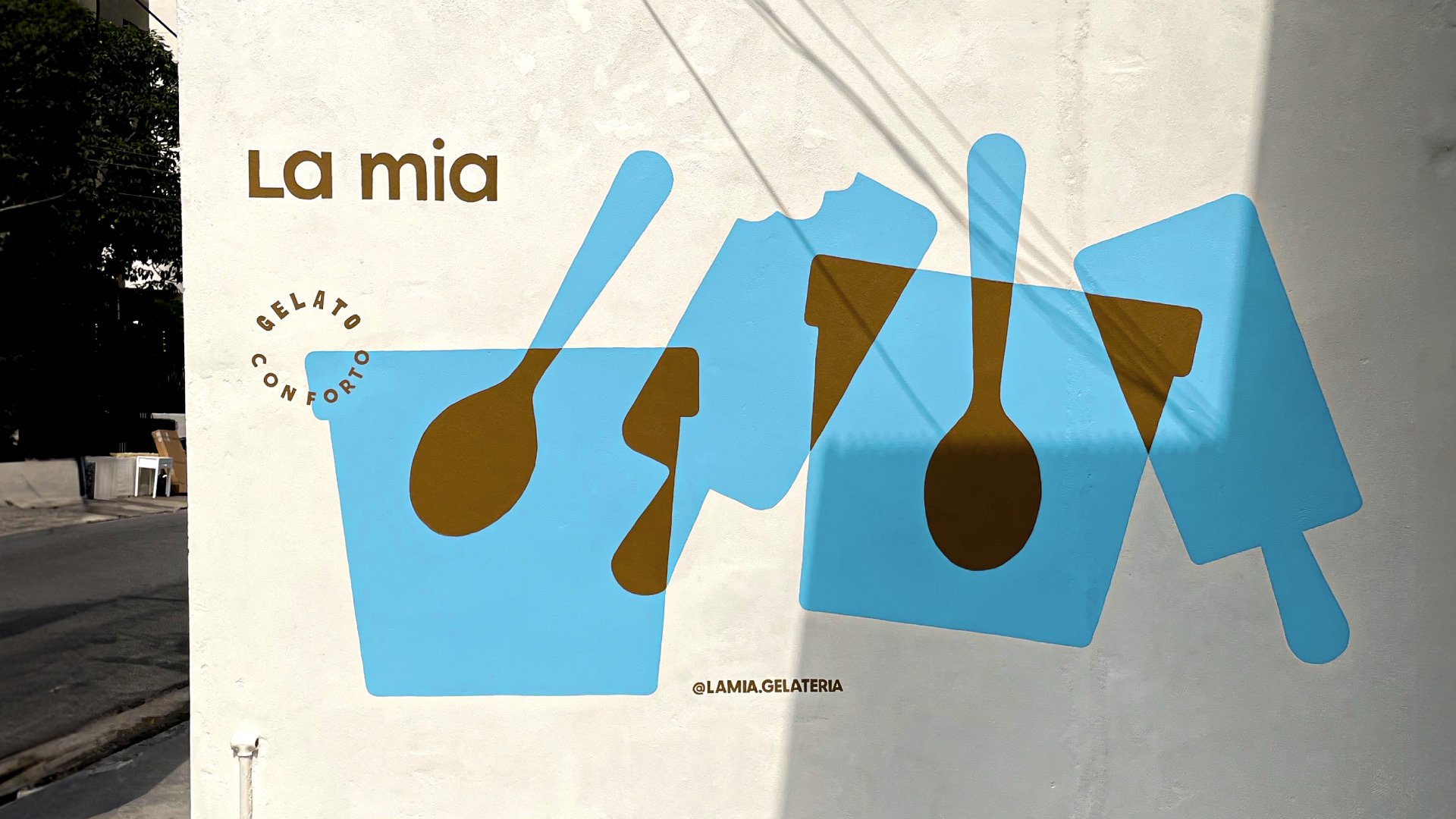 Logotype, typography, packaging and motion graphics for São Paulo-based gelato business La Mia designed by Papanapa