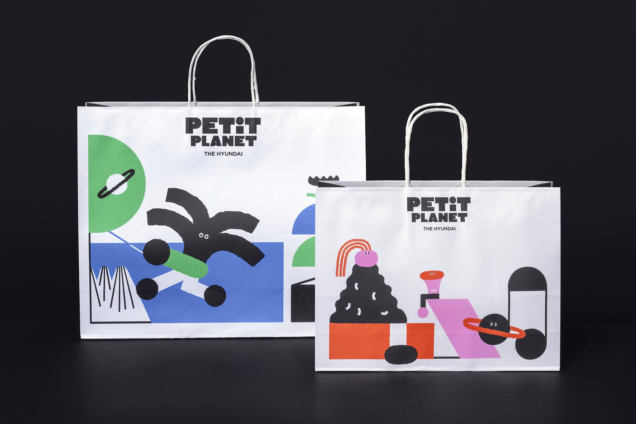 Identitas merek dan tas belanja bergambar oleh Studio fnt untuk departemen mainan Petit Planet di department store Korea Selatan, Hyundai