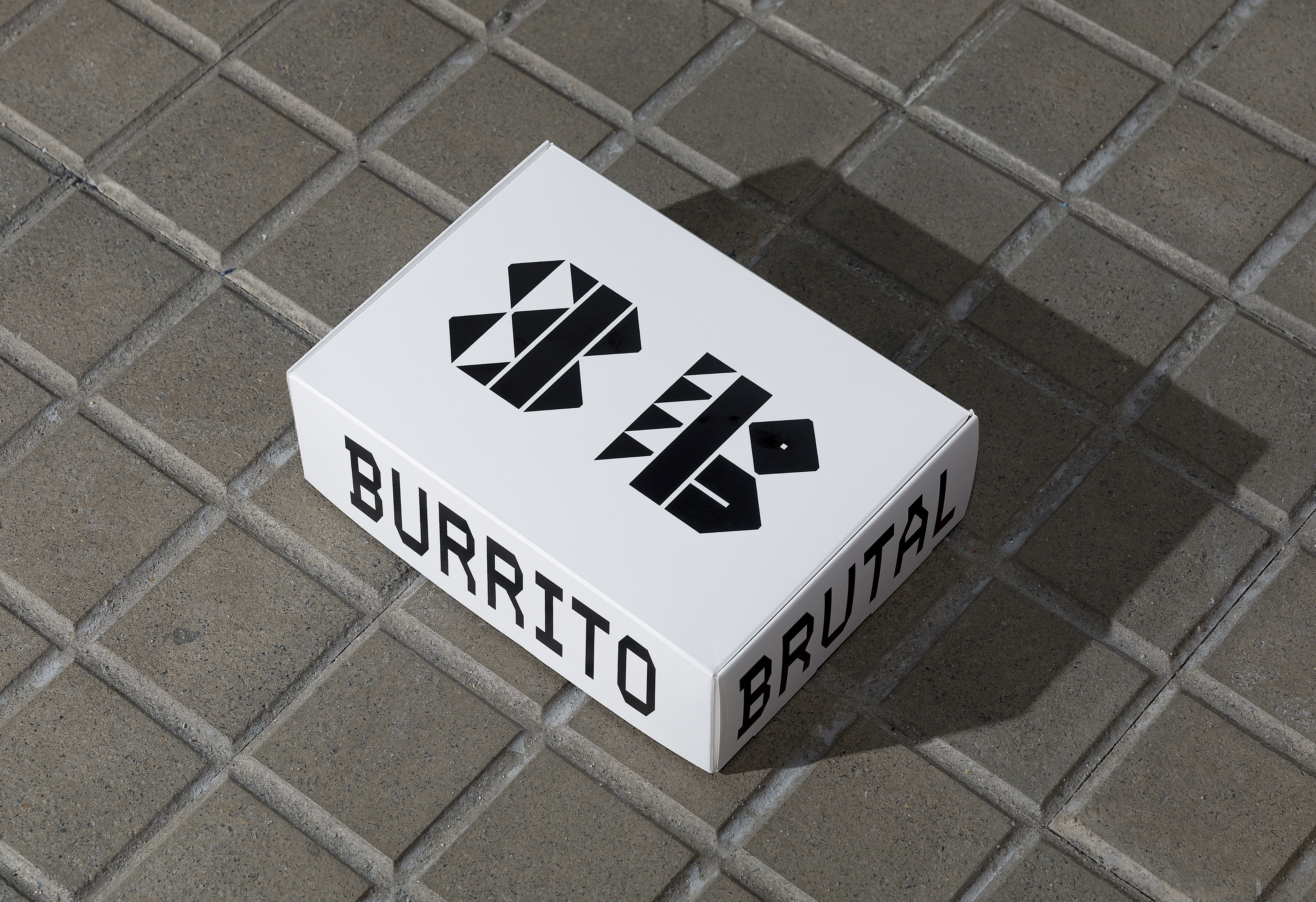 Logo dan kemasan baru untuk Brutal Burrito yang berbasis di Madrid oleh Tres Tiposgráfica