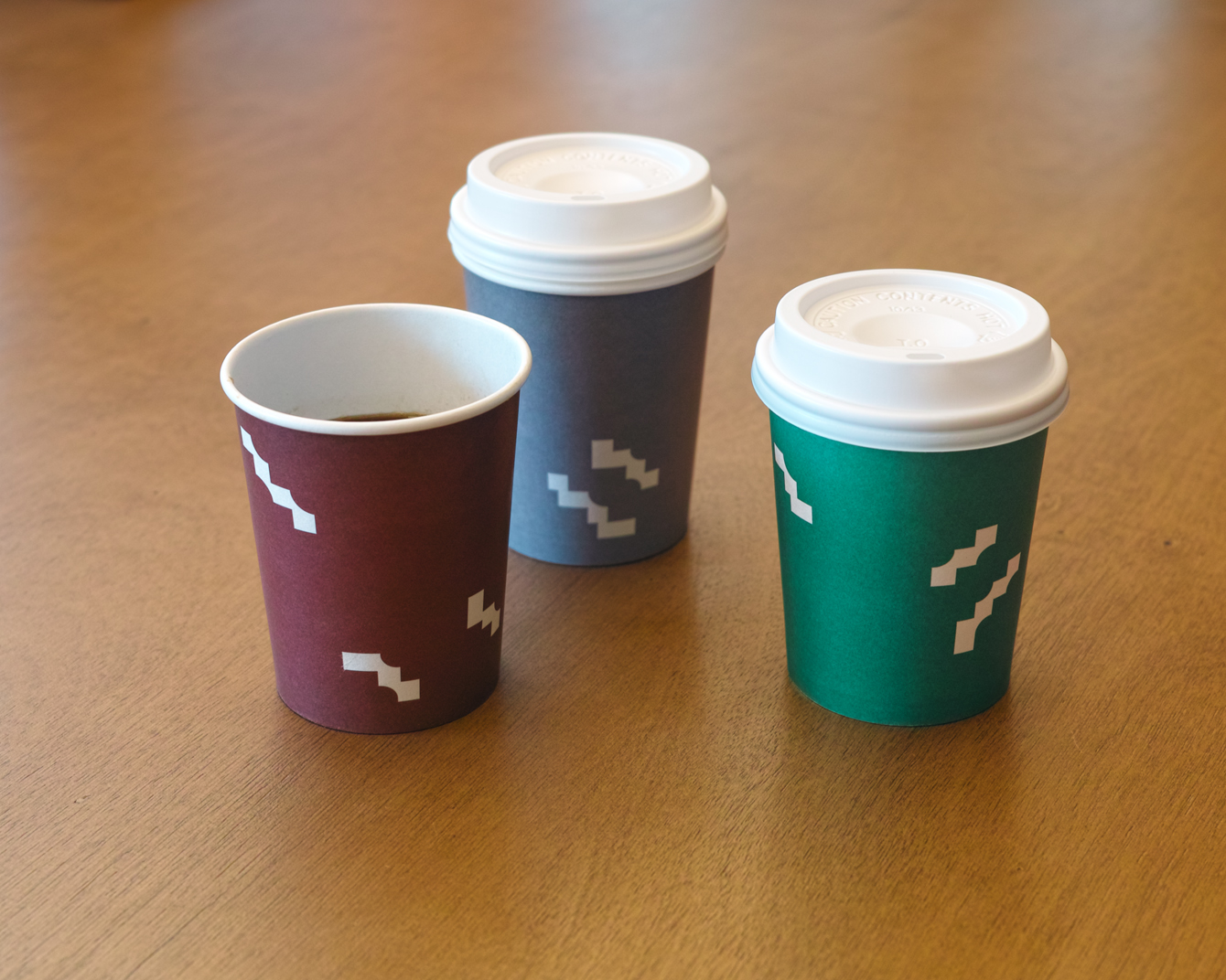 Graphic identity and coffee cup design by Studio fnt for South Korean cafe 대충유원지 Daechung Park