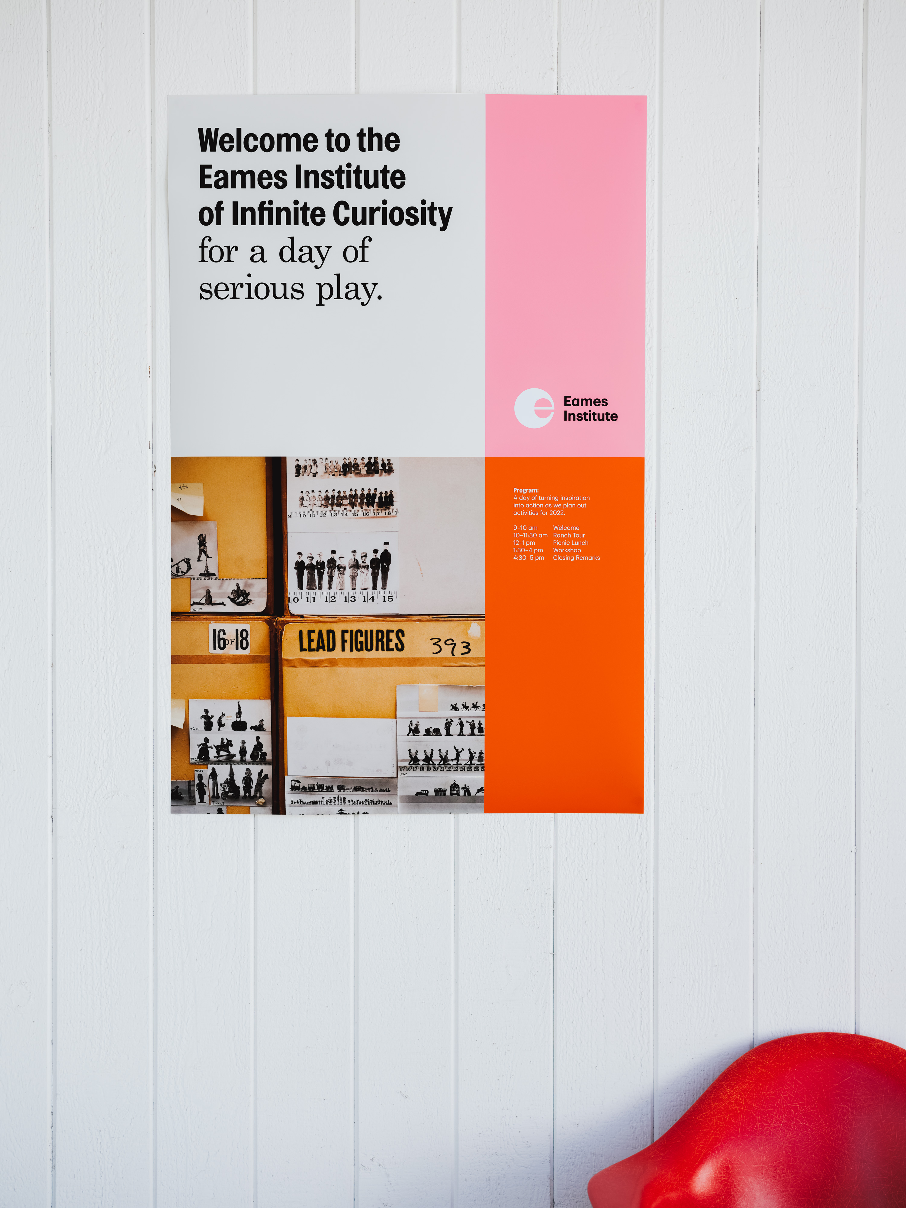 Poster dirancang oleh Manual studio yang berbasis di San Francisco untuk The Eames Institute