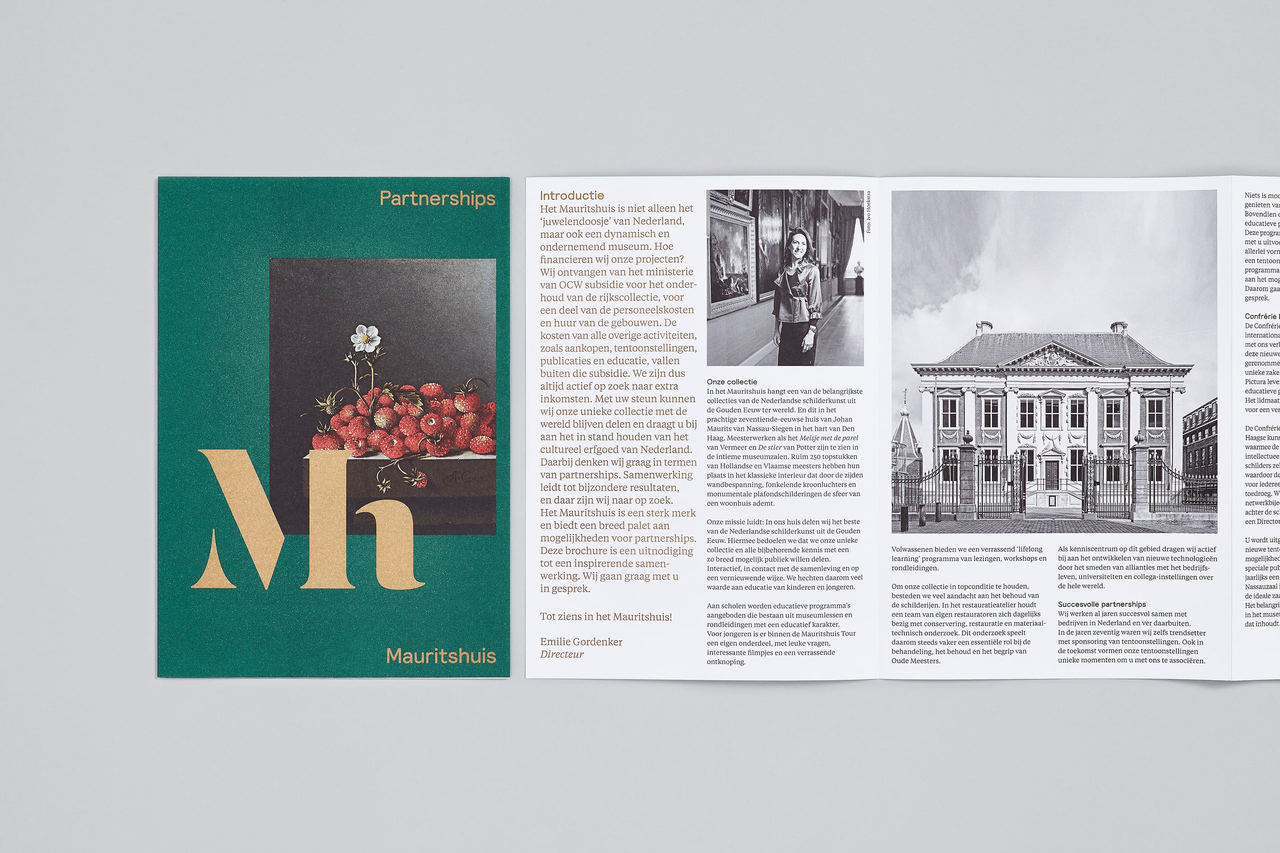 Green and Gold Spot Colours: Mauritshuis Art Gallery by Studio Dumbar