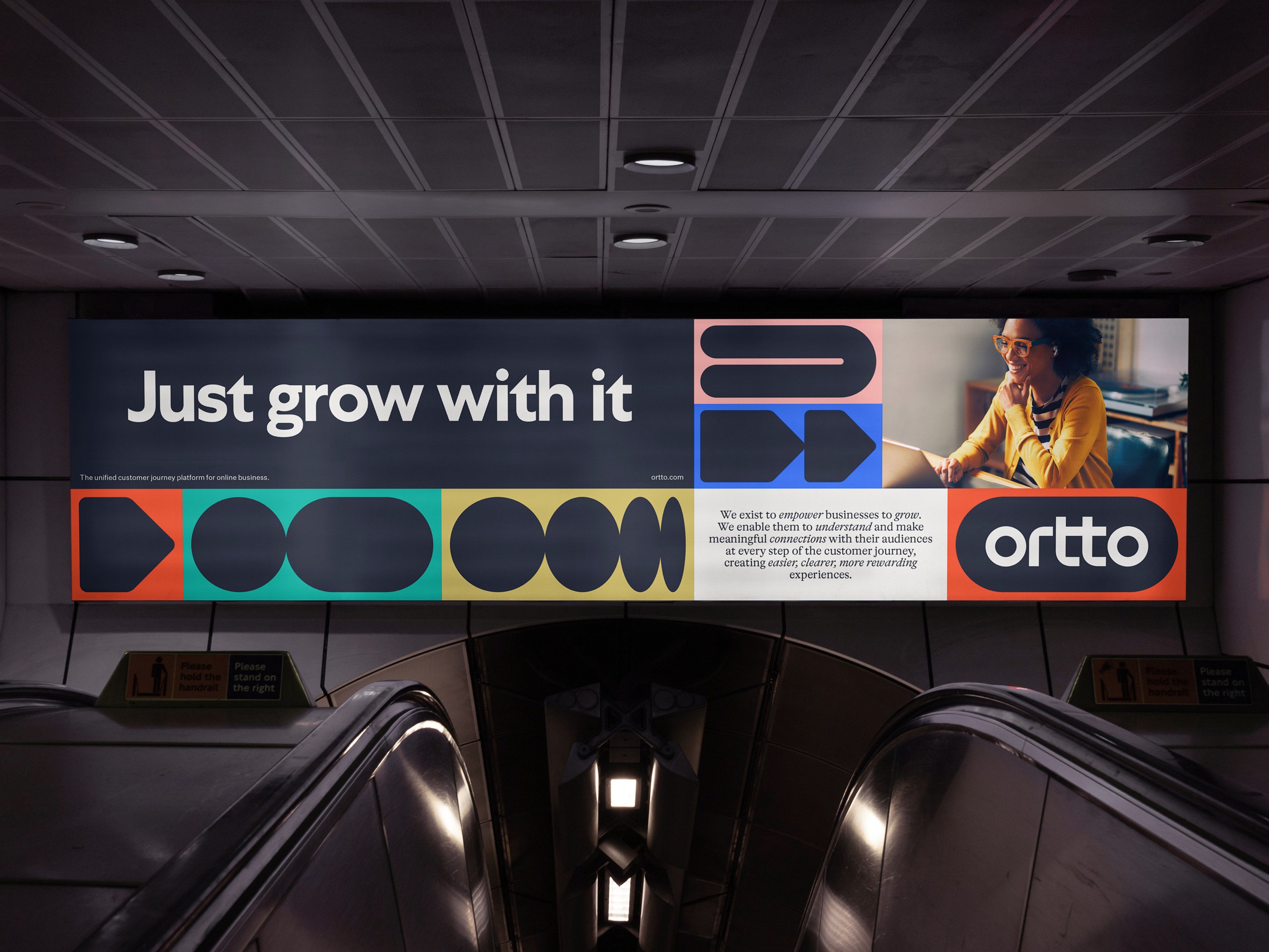 Merkidentiteit en OOH-reclameposter voor bedrijf Ortto op het gebied van automatisering, analyse en klantreizen, ontworpen door Christopher Doyle & Co