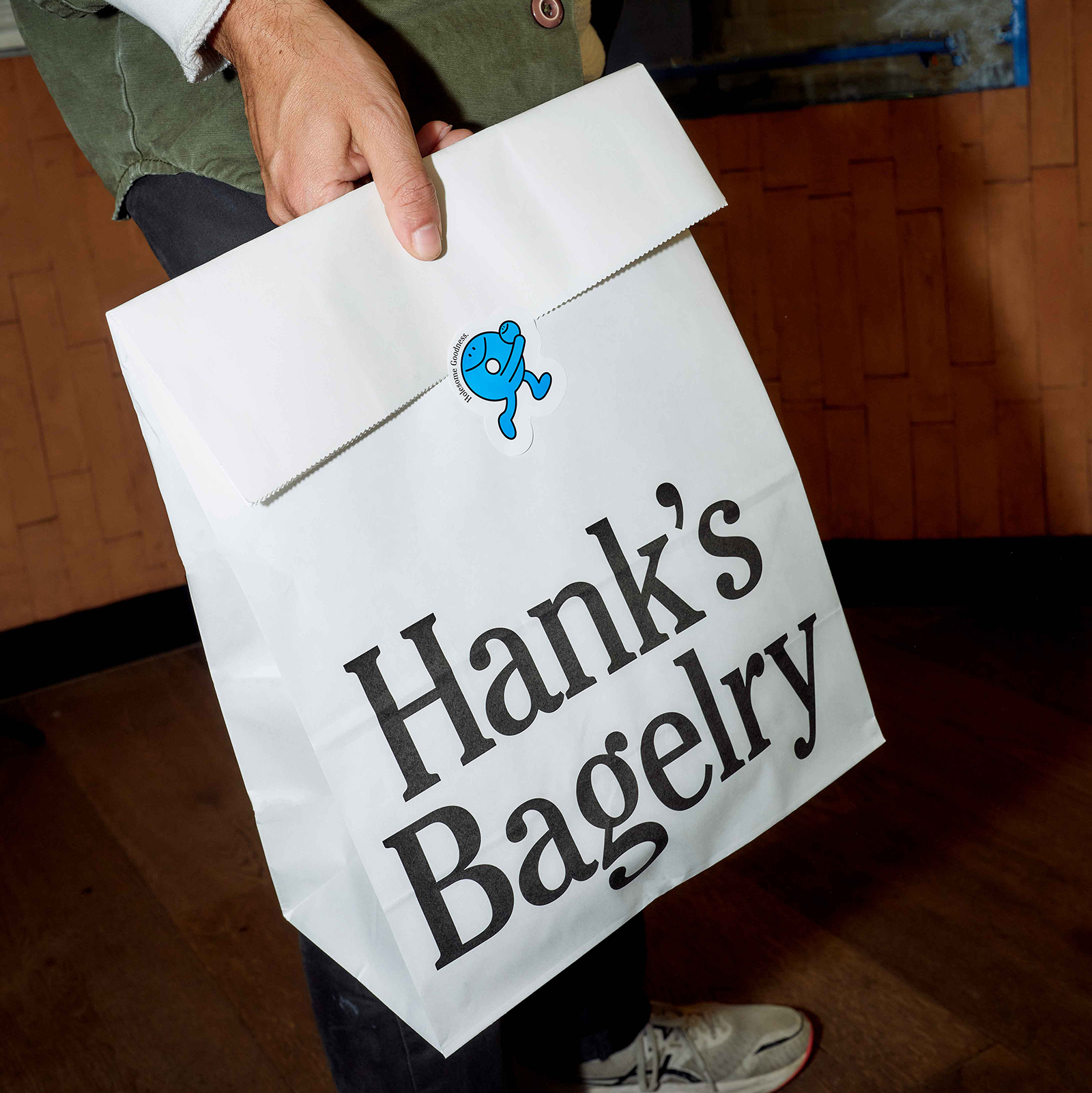 Logotype, mascot, packaging and website for Hank's Bagelry by Studio Ongarato Logotype, mascot, packaging and website for Hank's Bagelry by Studio Ongarato